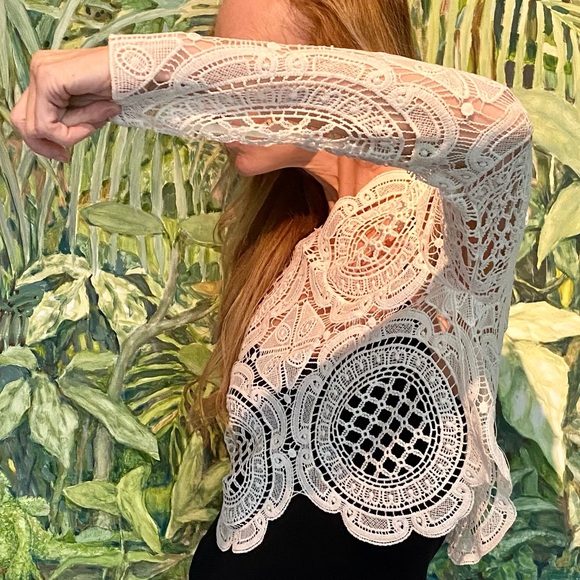 Vero Constame Lace zippered top - Picture 7 of 8